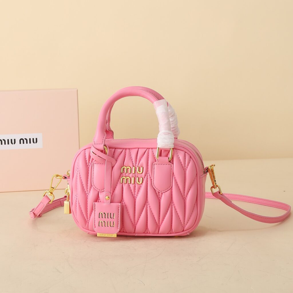 ミュウミュウ アルカディ マテラッセレザー スモールバッグ「Arcadie Bag」