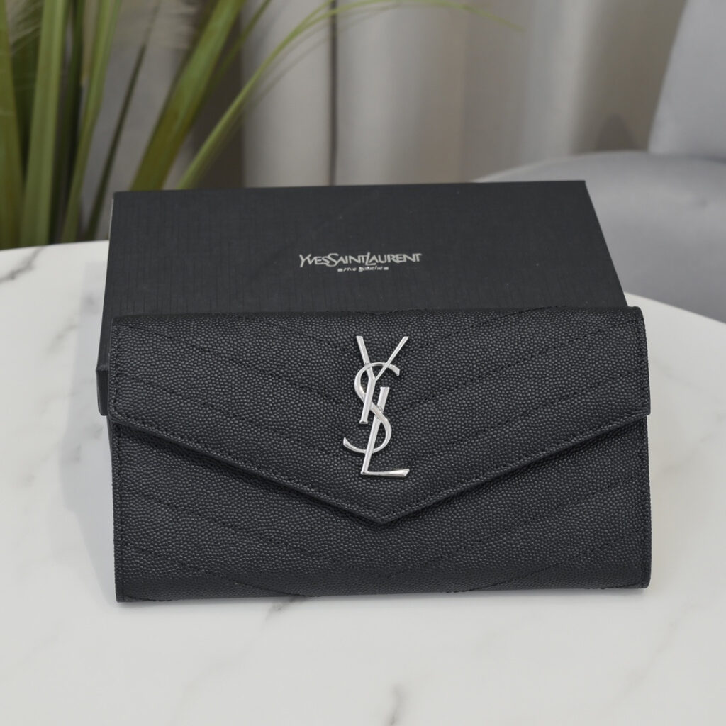 サンローラン「Saint Laurent」カサンドラ マトラッセ ラージ フラップウォレット
