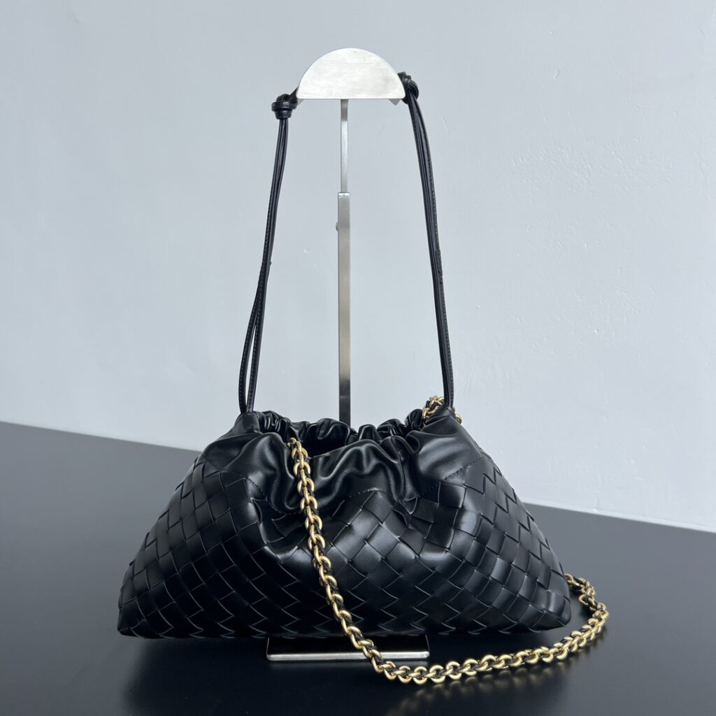 ボッテガ・ヴェネタ「Bottega Veneta」Dustbag チェーンバッグ
