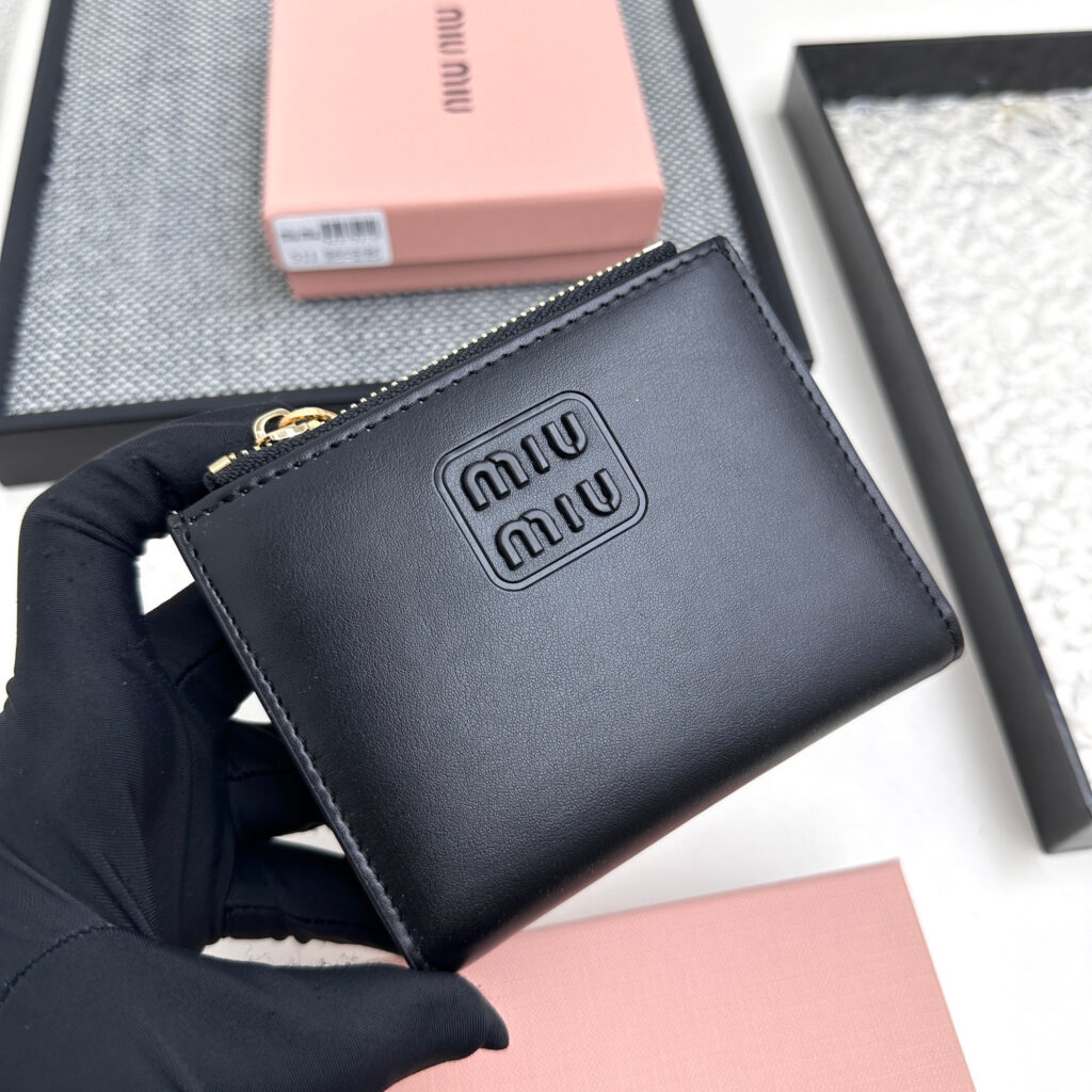 ミュウミュウ アルカディ レザー 財布「Arcadie Wallet」