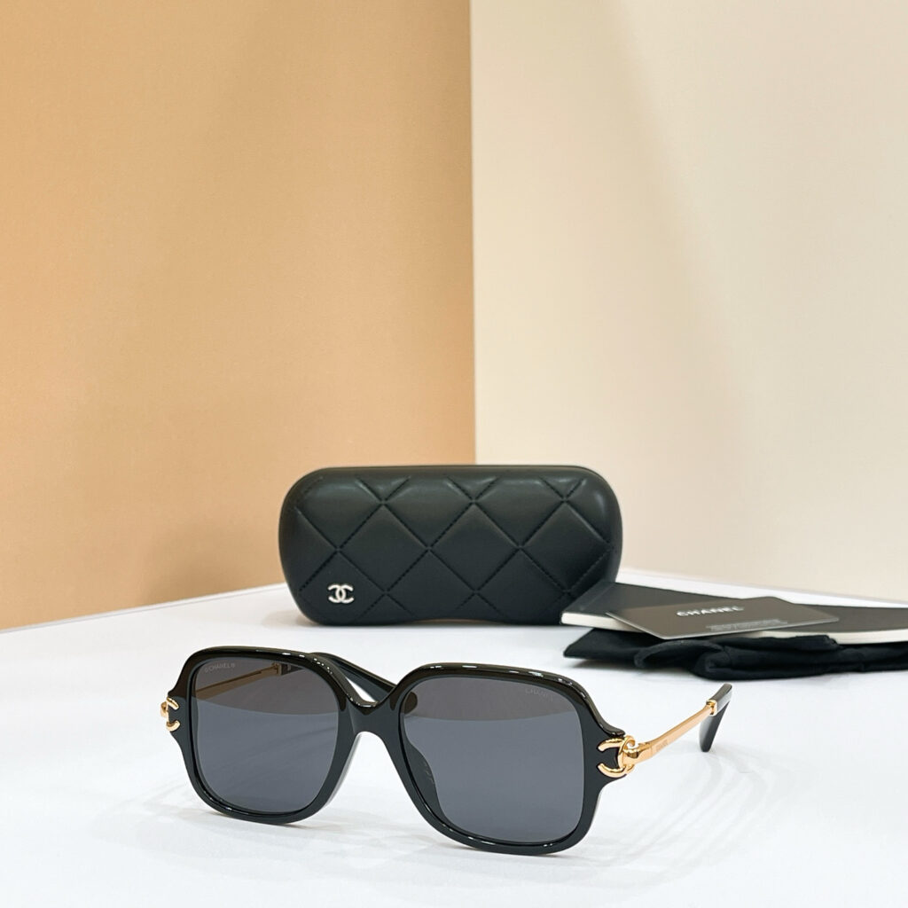 【新作到着】Chanel ハイセンスデザインサングラス「遮光レンズ搭載」