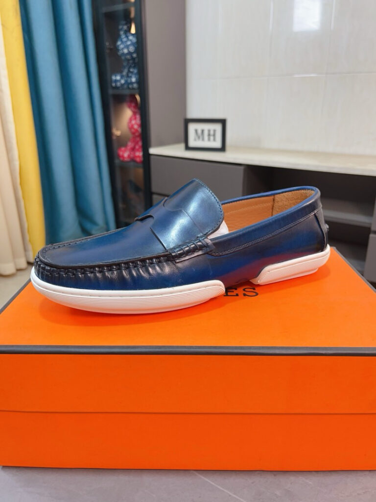 エルメス［Hermès］おしゃれなペアスニーカー