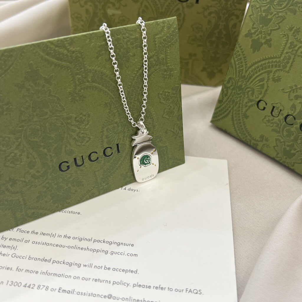 グッチ「Gucci」GHOST フルーツパイナップルペンダントネックレス
