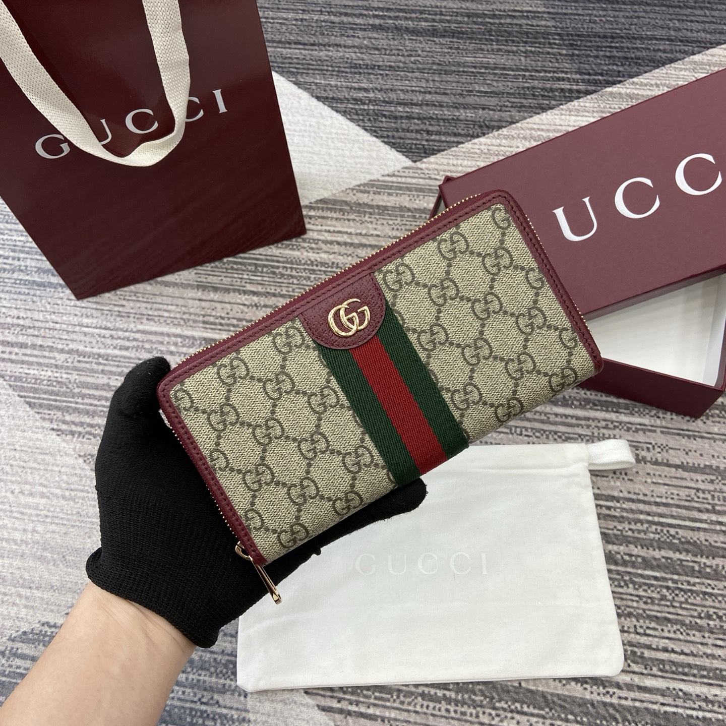 グッチ「Gucci」Ophidiaシリーズ ジッパーウォレット