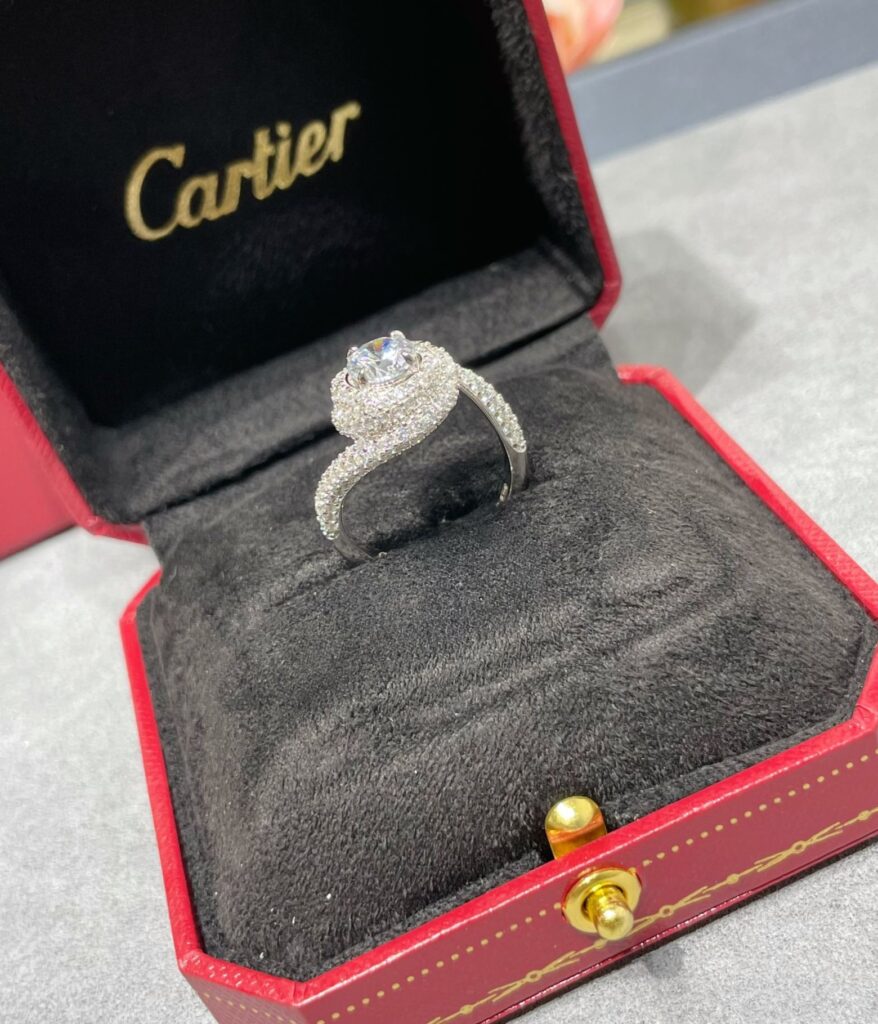 カルティエ「Cartier」 ツイスト ダイヤモンド リング