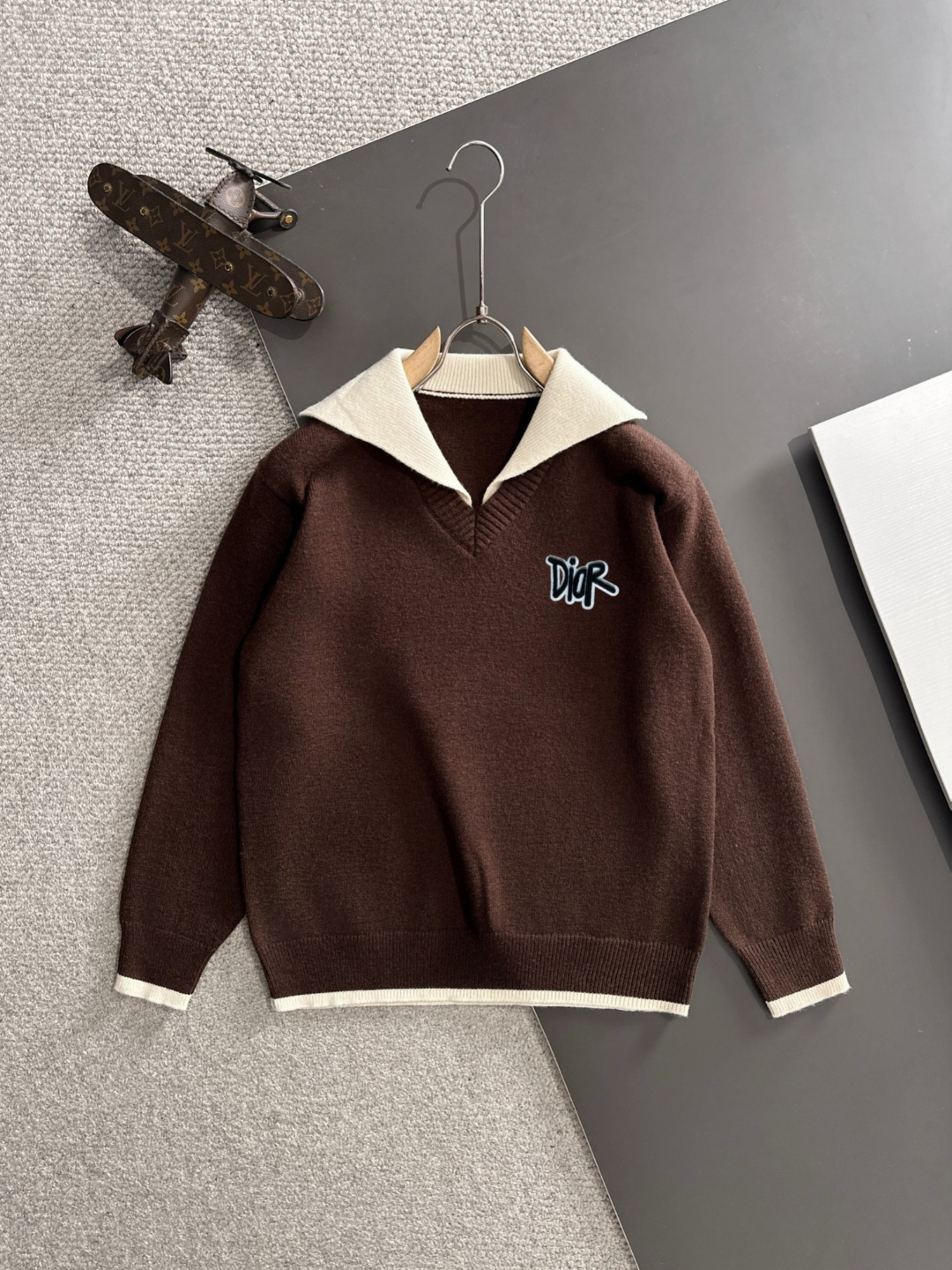 ディオール「Dior」秋冬新作ニットラペルセーター