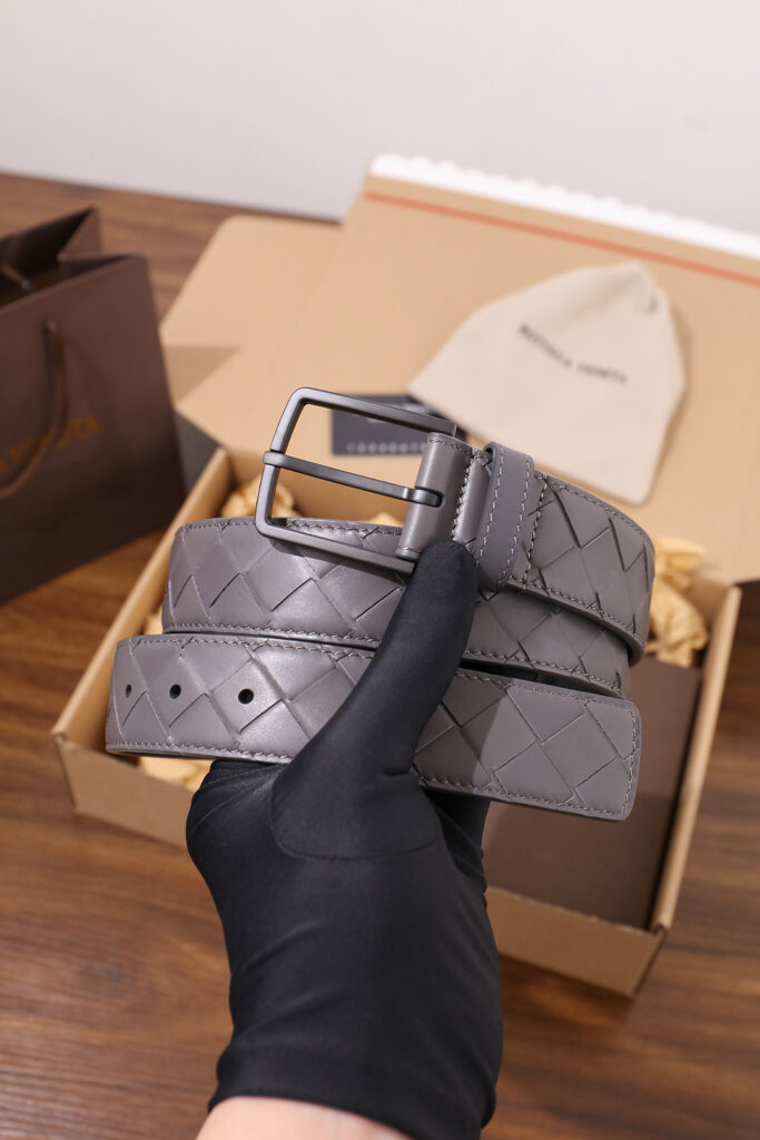 【ブランド品入庫】Bottega Veneta 上質素材ラグジュアリーベルト「全長約 100cm」
