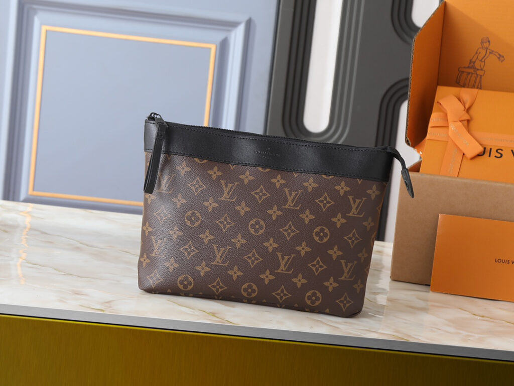 ルイ・ヴィトン「Louis Vuitton」ポシェット･ヴォワヤージュ スープル