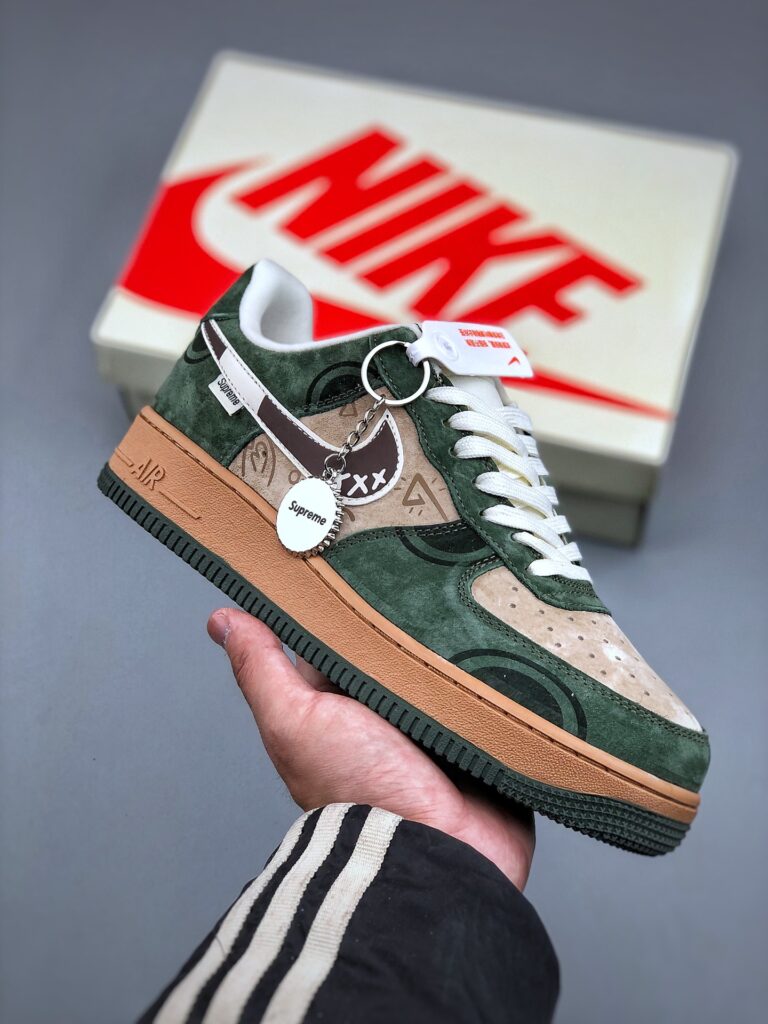 ナイキ エア フォース 1 トレンドスニーカー「Supreme 限定コラボモデル」