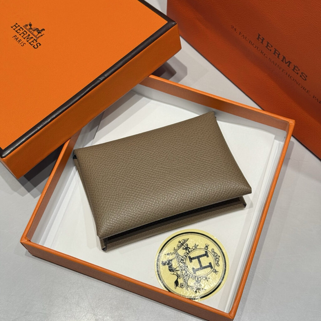 【限定新入荷】エルメス Calvi Duo 二層仕様カードケース「薄型収納」