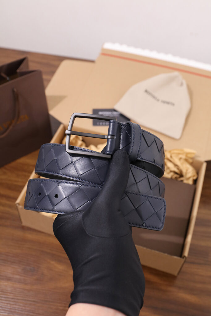 【ブランド品入庫】Bottega Veneta 上質素材ラグジュアリーベルト「全長約 100cm」