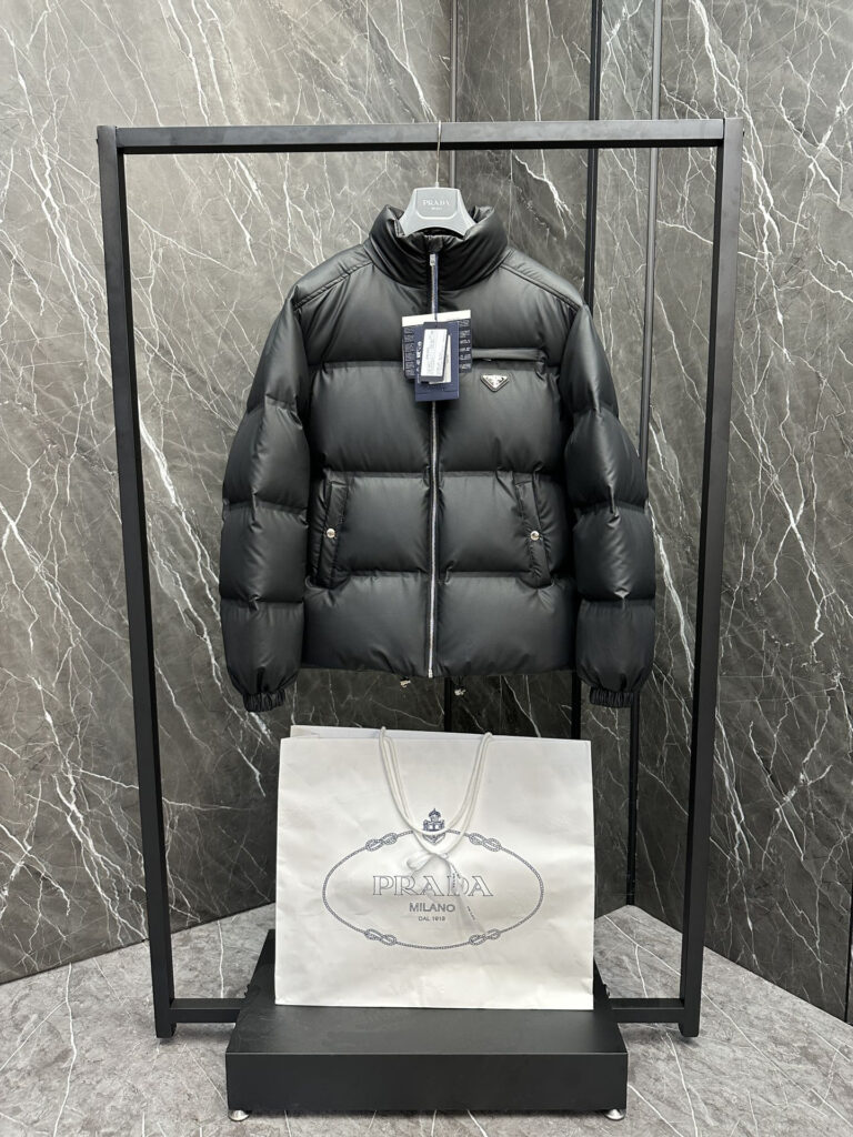 プラダ「Prada」メンズ ファッション防寒ダウンジャケット