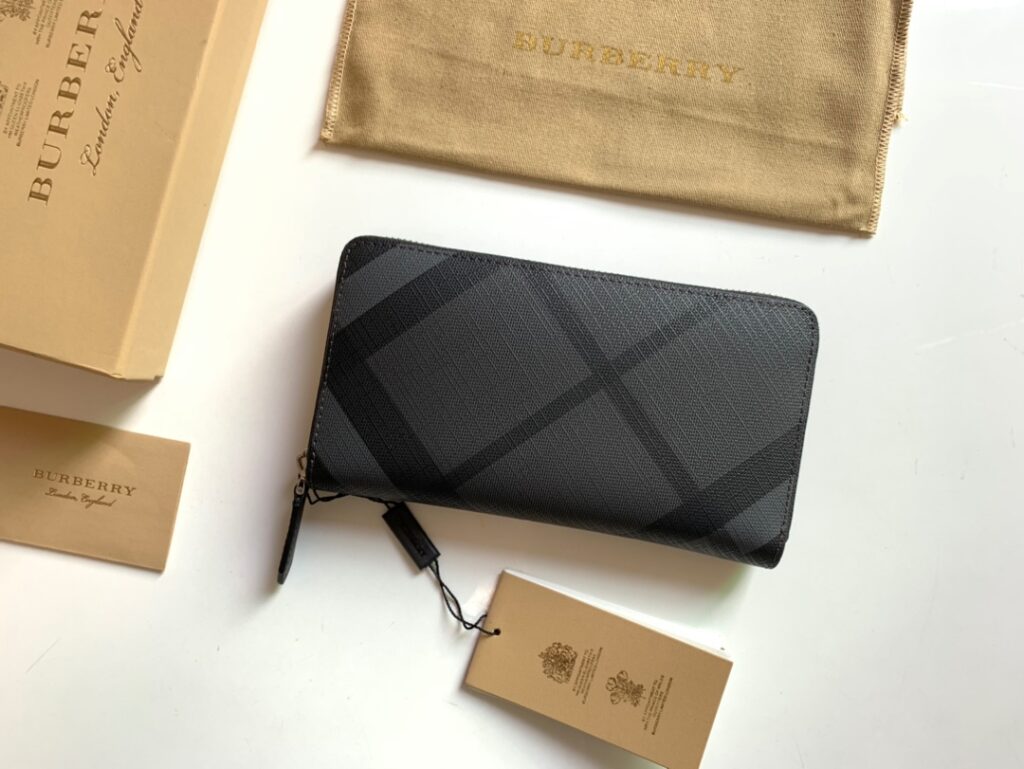 バーバリー「Burberry」ロンドン チェーン ジップ ウォレット