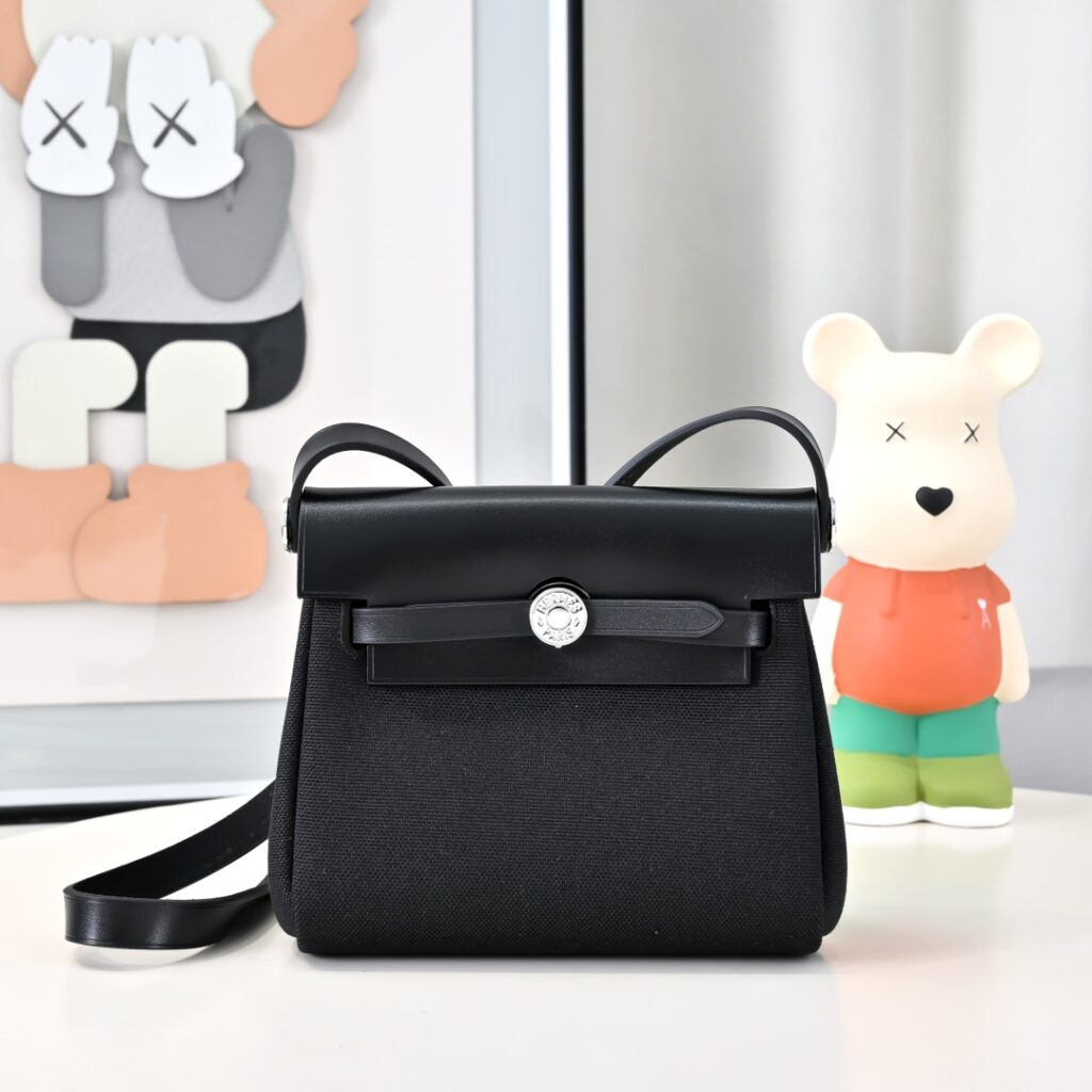エルメス ミニ ハーバッグ ジップ 20 バッグ「Mini Herbag Zip Bag」