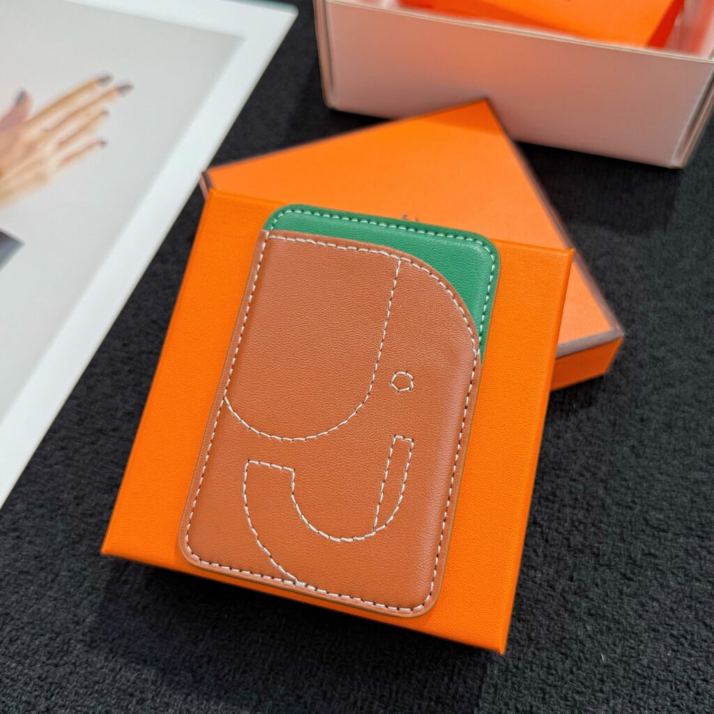 【限定新入荷】エルメス Cheval MagSafe 本革カードケース「12 シリーズ以降全 iPhone 対応」