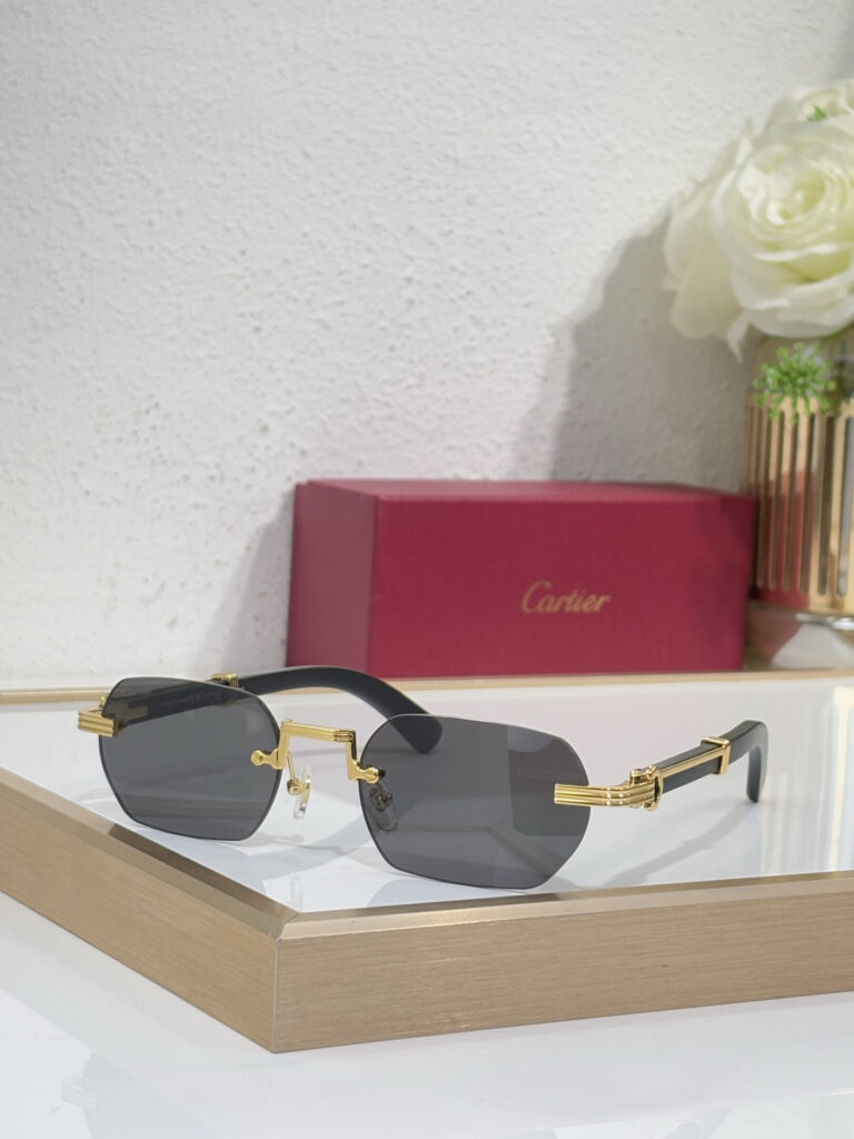 【高級品入庫】Cartier クラシカル貴族風サングラス「上質フレーム」