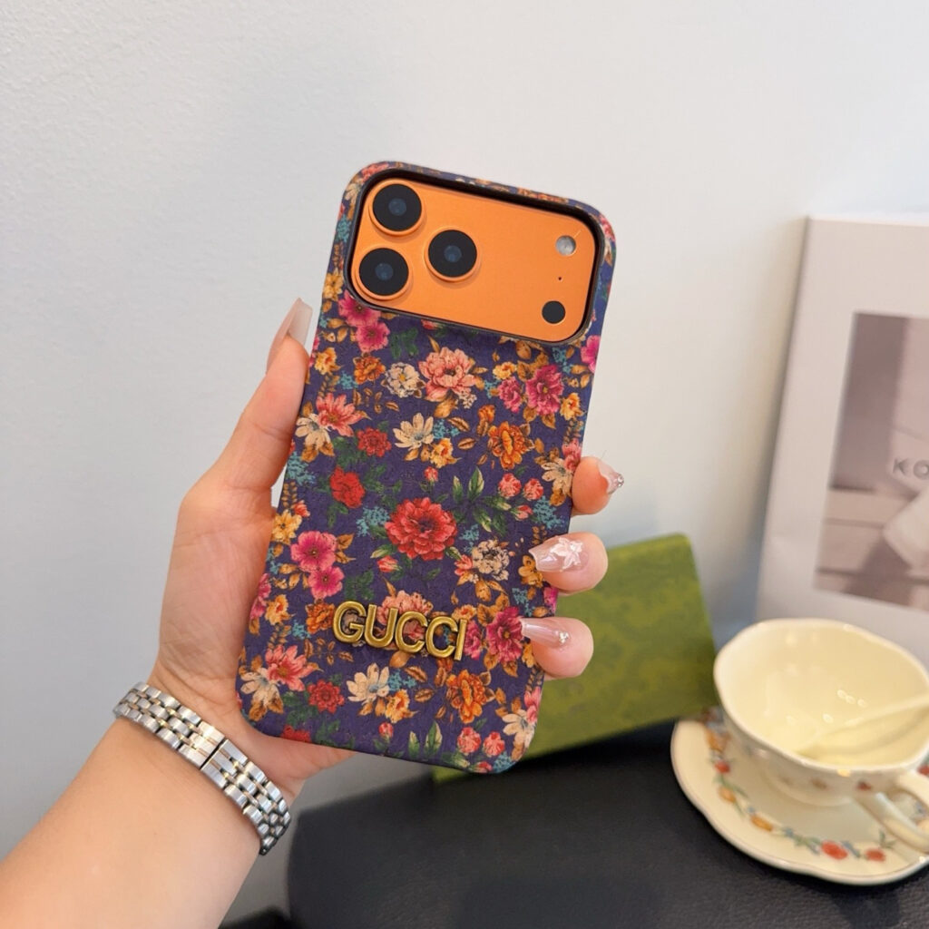グッチ 新作 ファッション iPhone ケース ラグジュアリー感溢れ 日常万能保護カバー