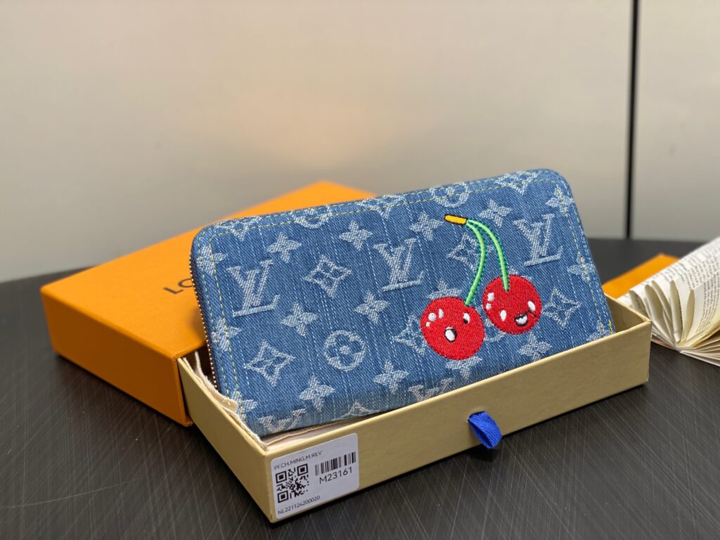 ルイ・ヴィトン「LV x TM」ジッピー･ウォレット