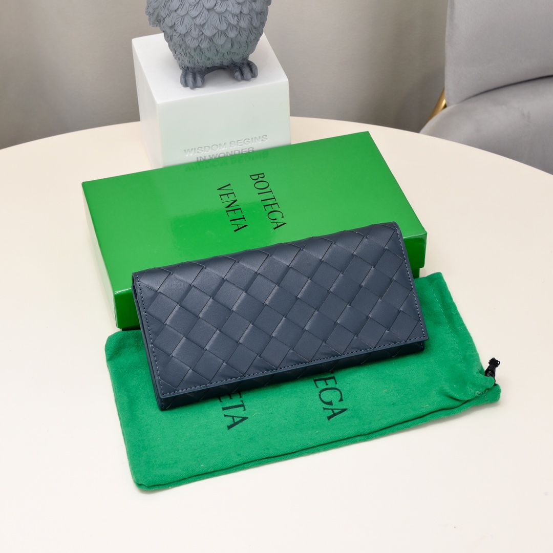 ボッテガ?ヴェネタ「Bottega Veneta」 カセット ロングウォレット