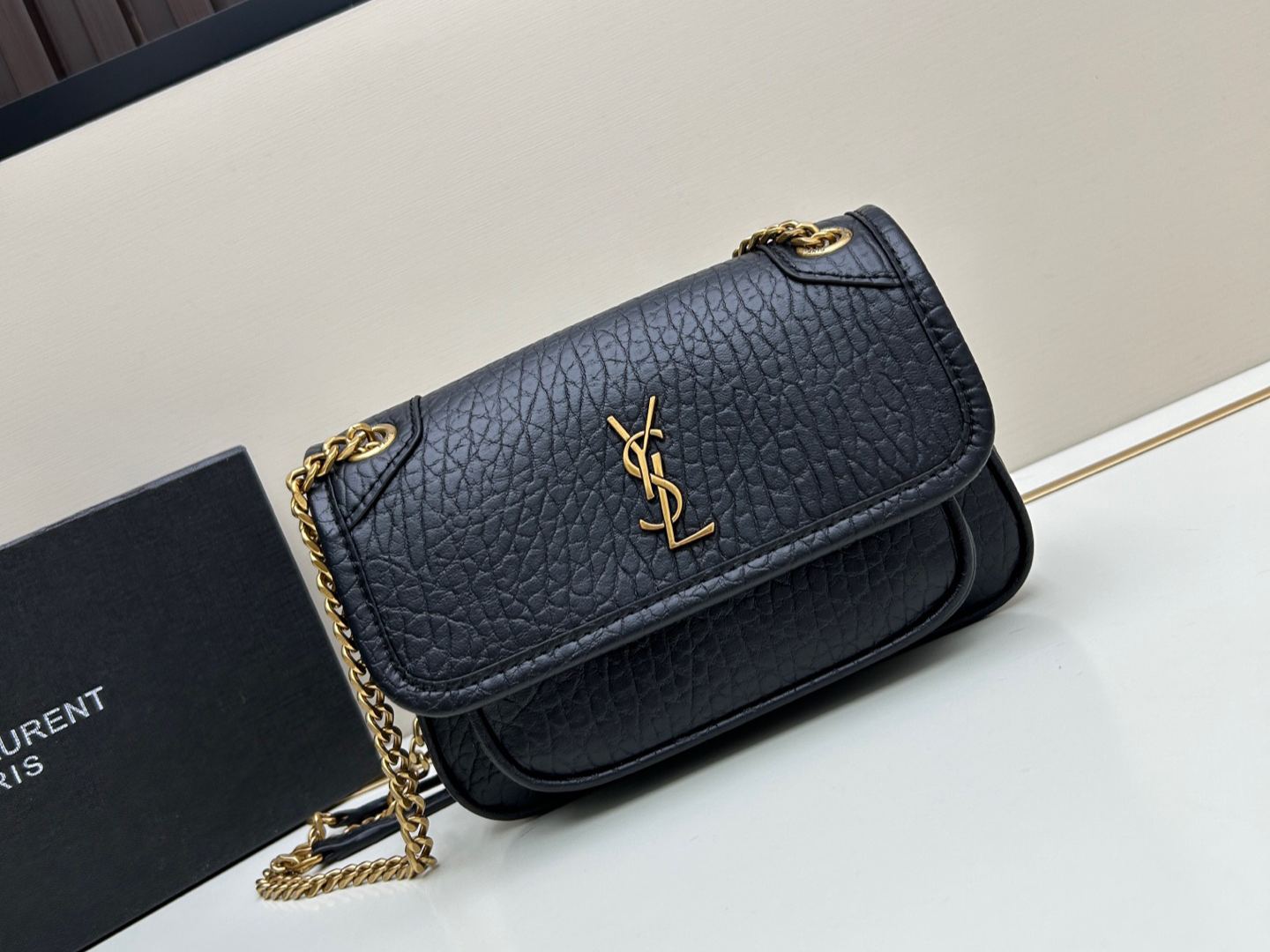サンローラン「Saint Laurent」 NIKI 粒面レザー ショルダーバッグ