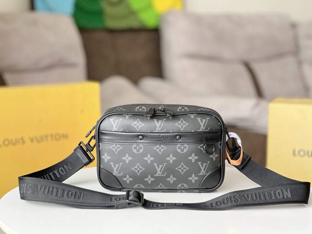 ルイ・ヴィトン「Louis Vuitton」アルファメッセンジャーバッグ 新しいカメラサイズのアルファ メッセンジャーバッグは