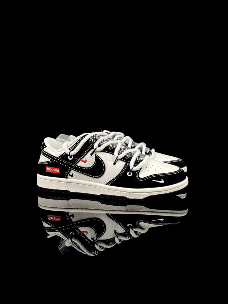 【日本未入荷】Supreme x Nike SB Dunk Low OG コラボモデル スニーカー