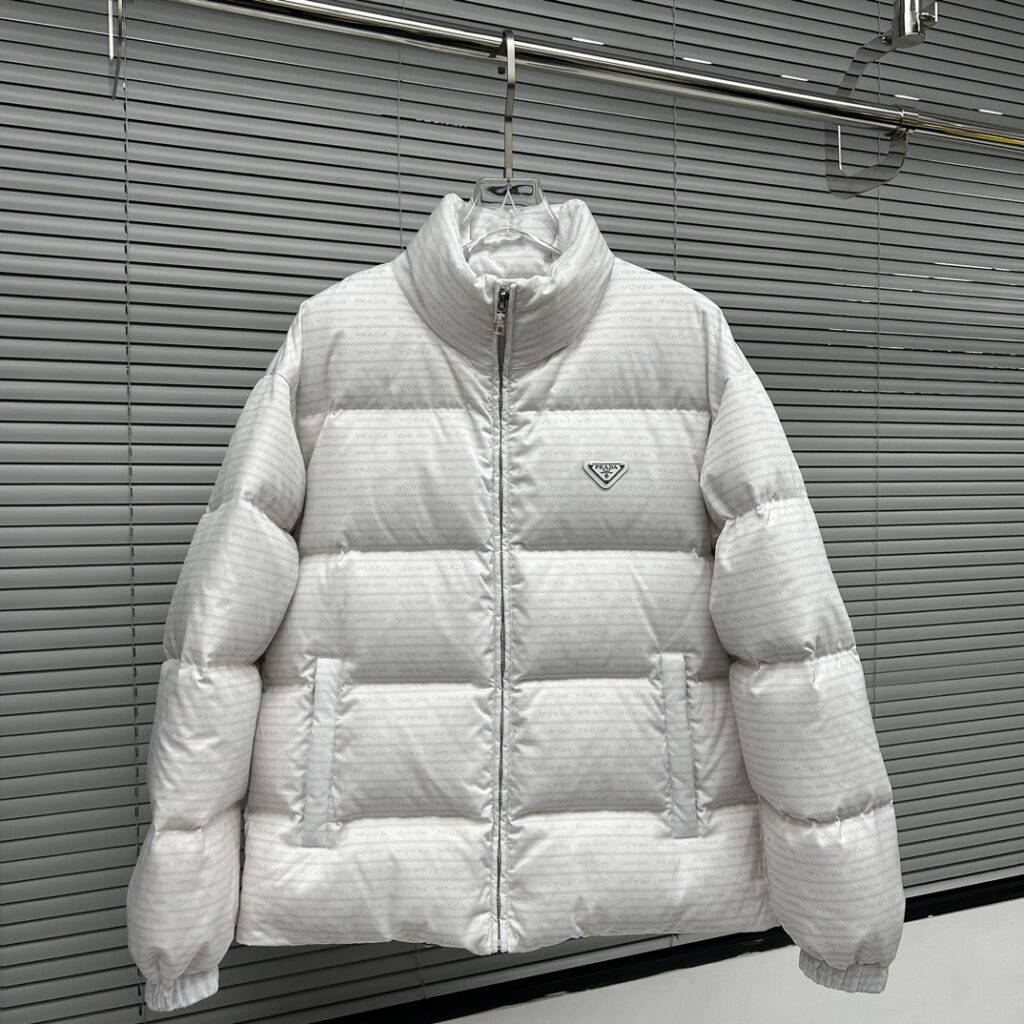 プラダ「Prada」ダウン ジャケット