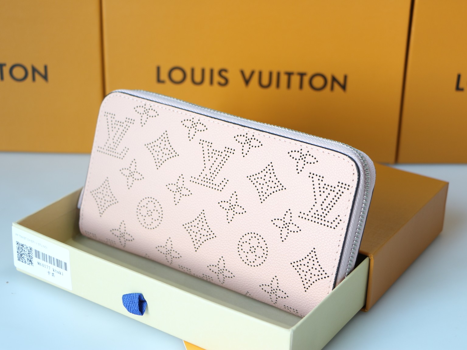 ルイ・ヴィトン ジッピー・ウォレット「マヒナ・レザー」