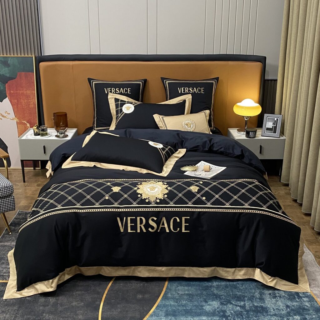 ヴェルサーチ「Versace」プレミアムコットン ゴールド&シルバー刺繍 4点セット