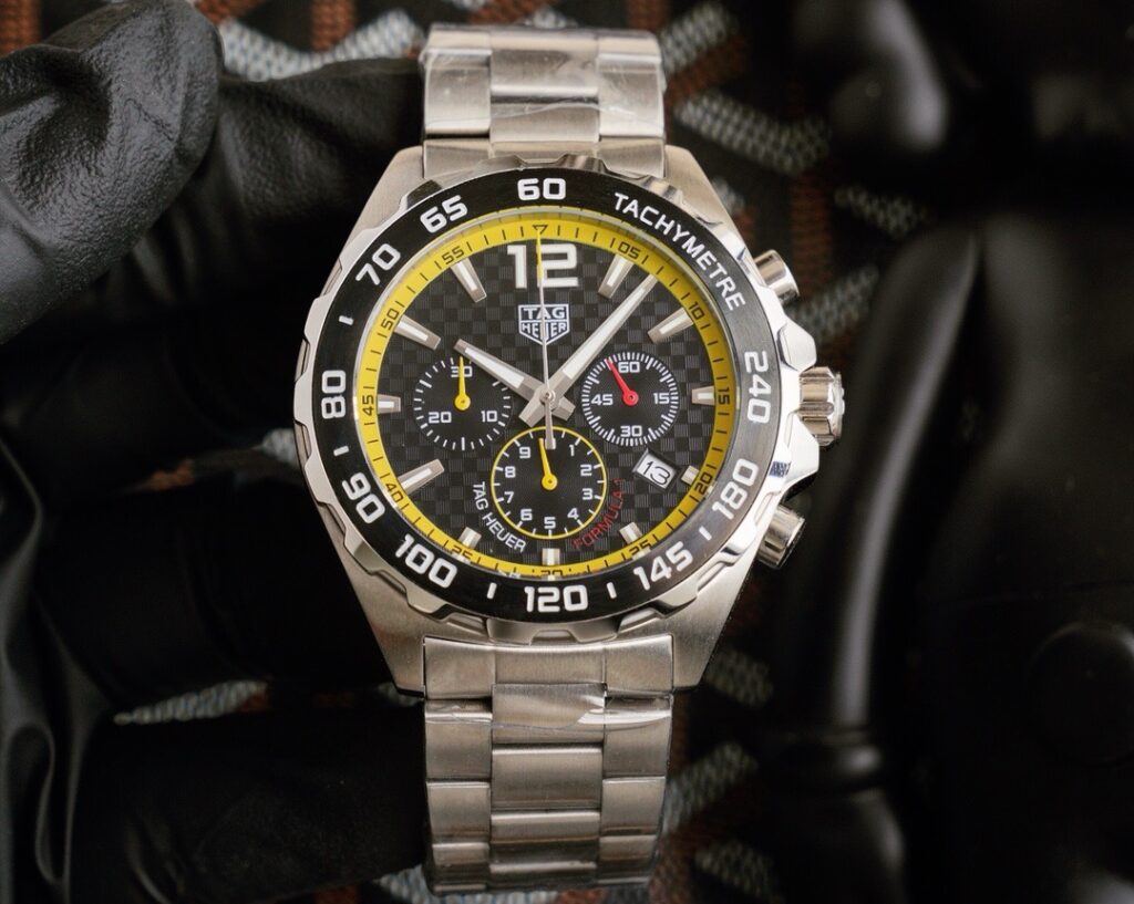 タグ・ホイヤー「TAG Heuer」クォーツクロノグラフ メンズウォッチ40MM