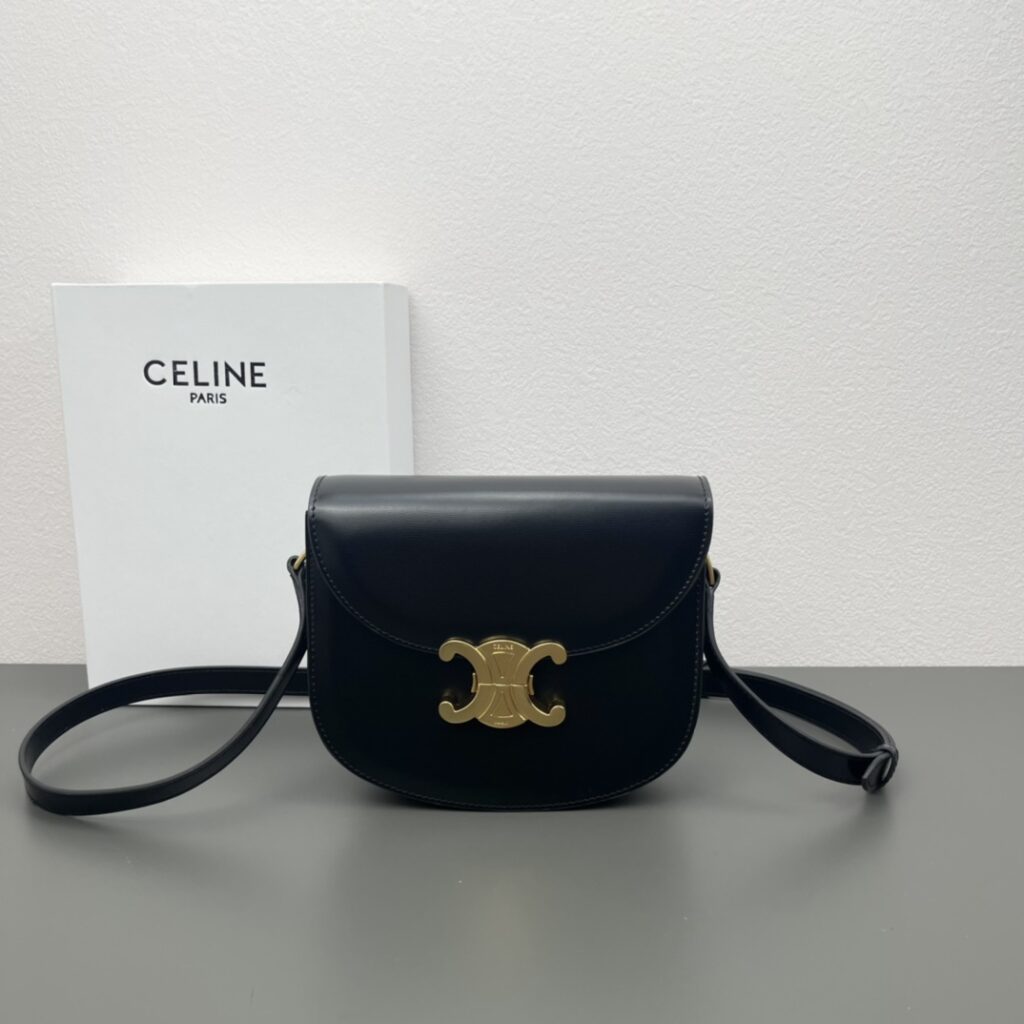 セリーヌ「Celine」Triompheシリーズ Teen Besace サドルバッグ
