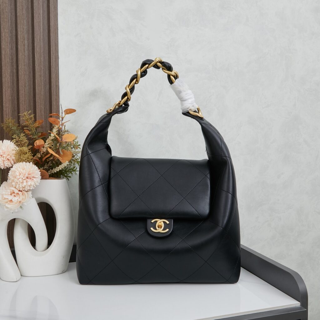 シャネル マキシ ホーボー バッグ「Hobo Bag」
