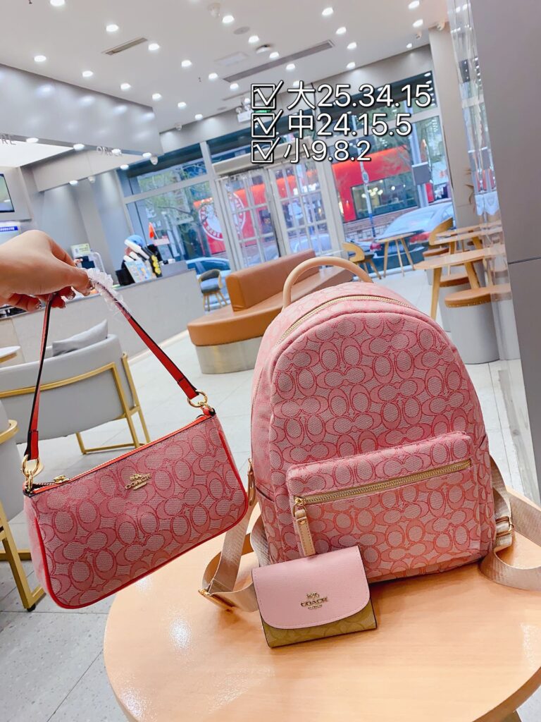 「コーチ」COACH シグネチャー ピンク バックパック＋ポーチ＋コインケース 3 点セット 限定セール 大人気販売中