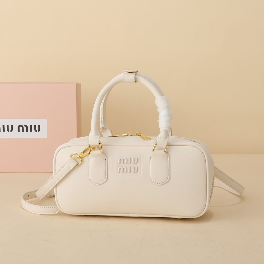 ミュウミュウ アルカディ レザー ラージバッグ「Arcadie Bag」