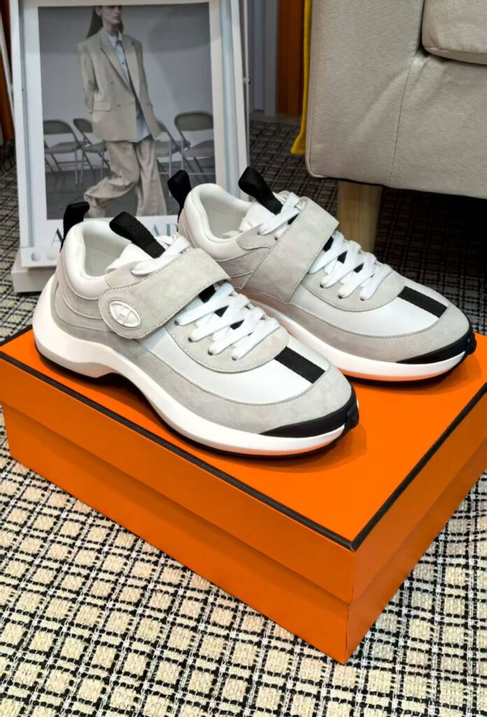 エルメス ループシリーズ カジュアルスニーカー「Loop sneaker」
