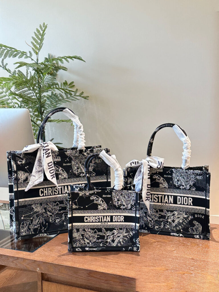 ディオール「Dior」 Book Tote バッグ スモール、ミディアム、ラージの3つのサイズ