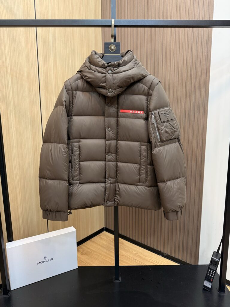 プラダ「Prada」秋冬新作 メンズ ファッションダウンジャケット
