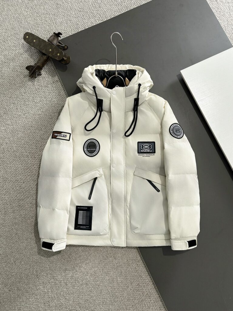 バレンシアガ「Balenciaga」‌秋冬フード付きダウンジャケット