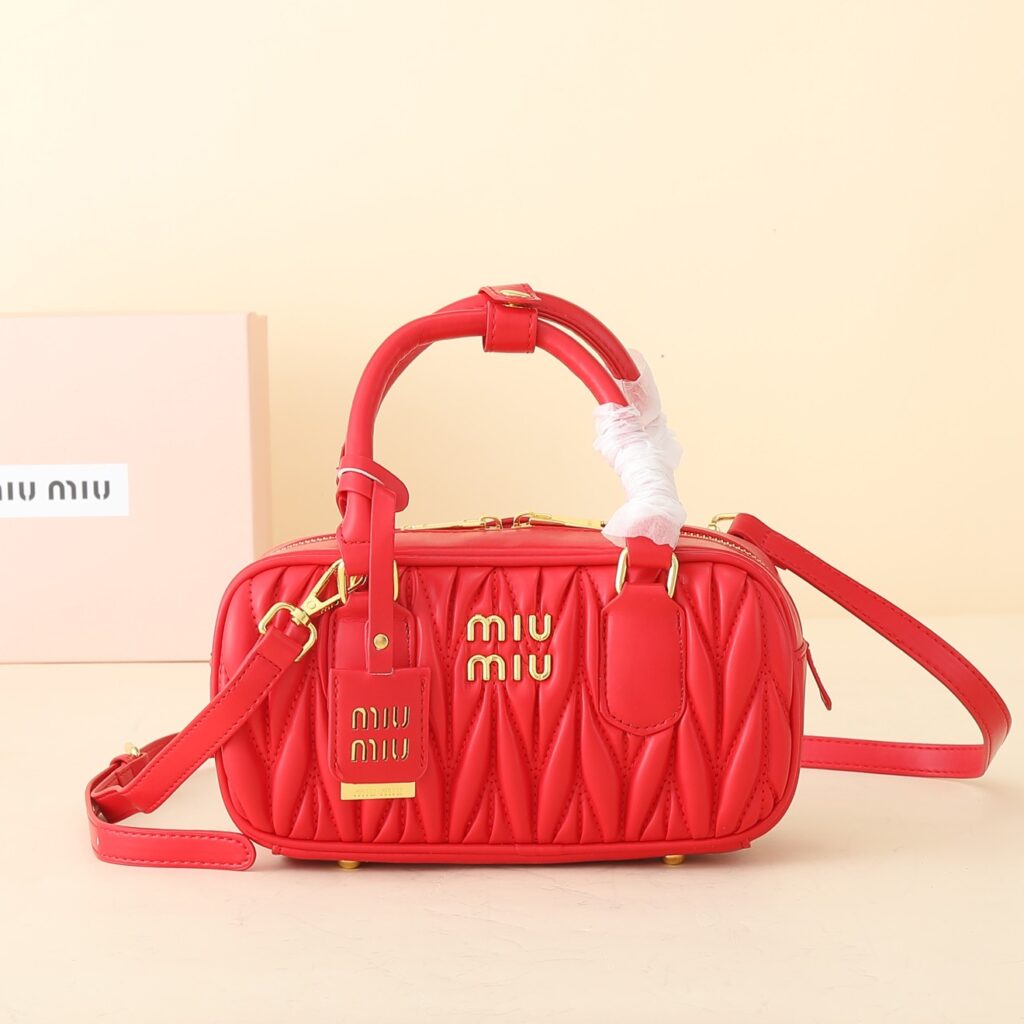 ミュウミュウ アルカディ マテラッセレザー レギュラー/ラージバッグ「Arcadie Bag」