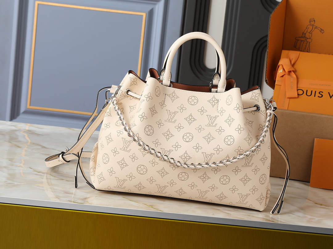 ルイ・ヴィトン ベラ・トート マヒナ子牛革「Bella Tote」
