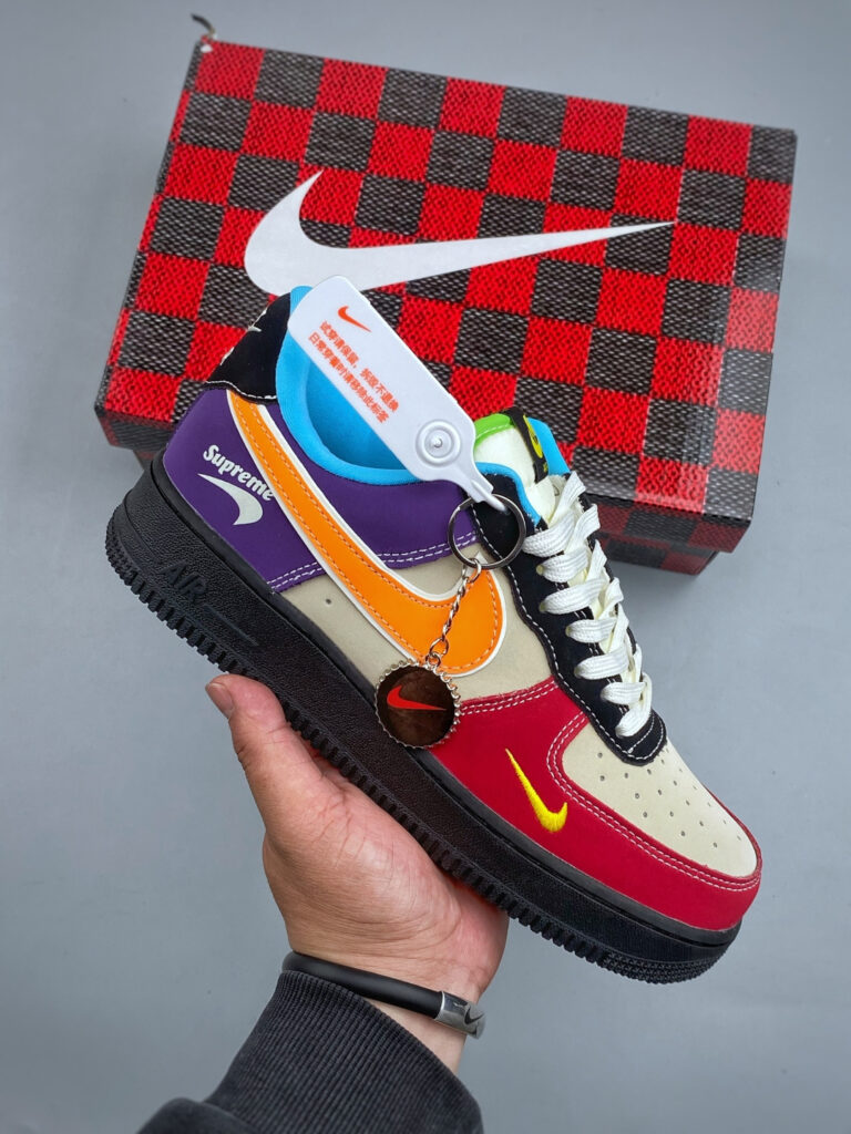ナイキ エア フォース 1 トレンドスニーカー「Supreme 限定コラボモデル」