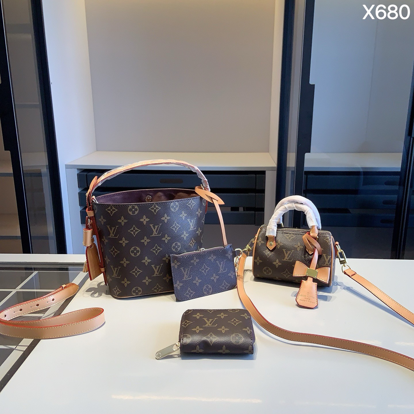 「ルイ・ヴィトン」LOUIS VUITTON モノグラム バケットバッグ+ミニスピーディ+ポーチ+コインケース 4 点セット 限定セール 大人気販売中