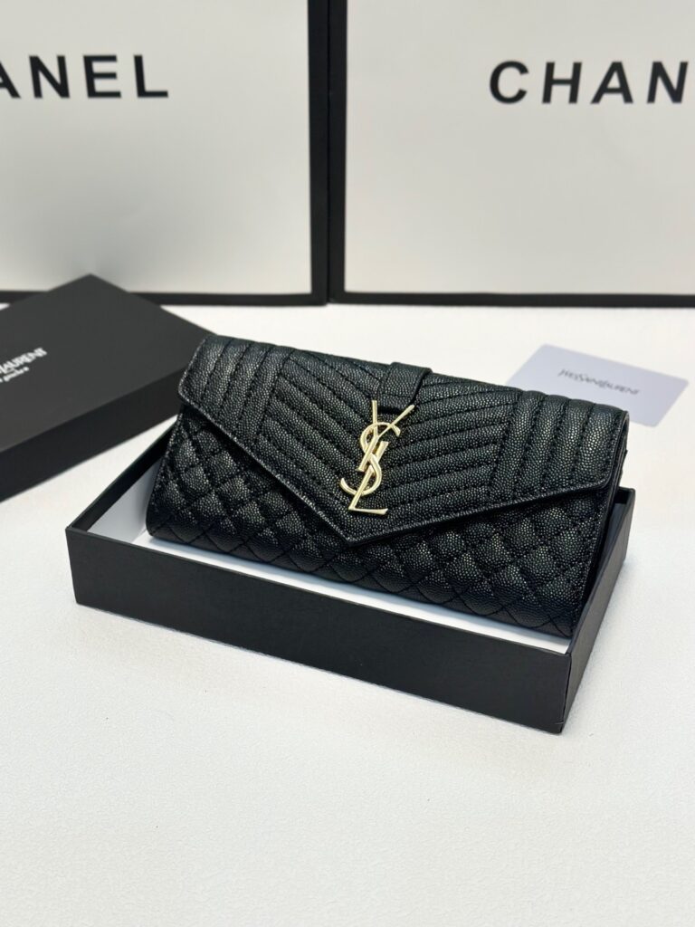 サンローラン「Saint Laurent」キャビアエンベロープフラップバッグ