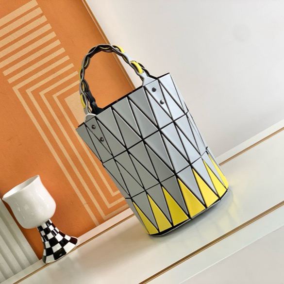イッセイ・ミヤケ「Issey Miyake」限定カラー ベジタブルバスケットバッグ