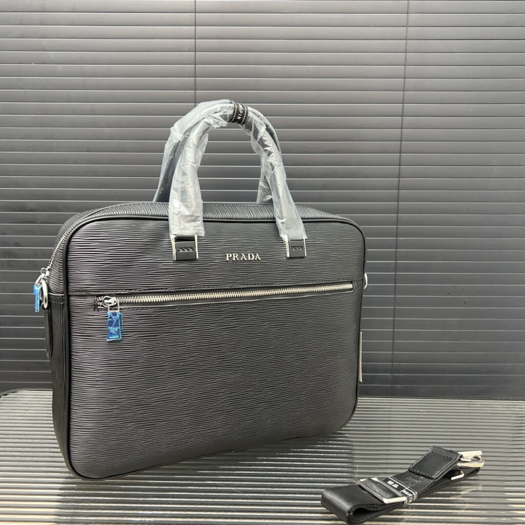 プラダ「Prada」ウォーターパターン レザー トートバッグ