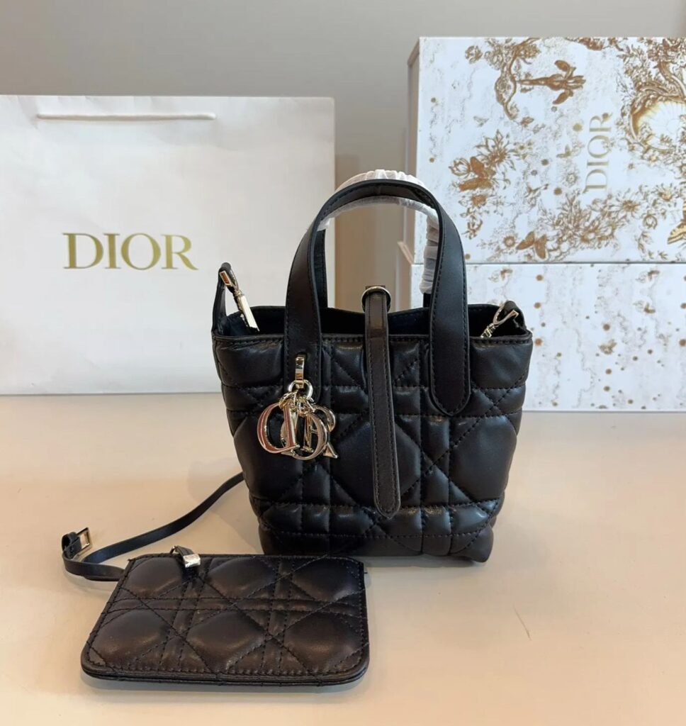 ディオール「Dior」 TOUJOURS VERTICAL 縦型シリーズハンドバッグ