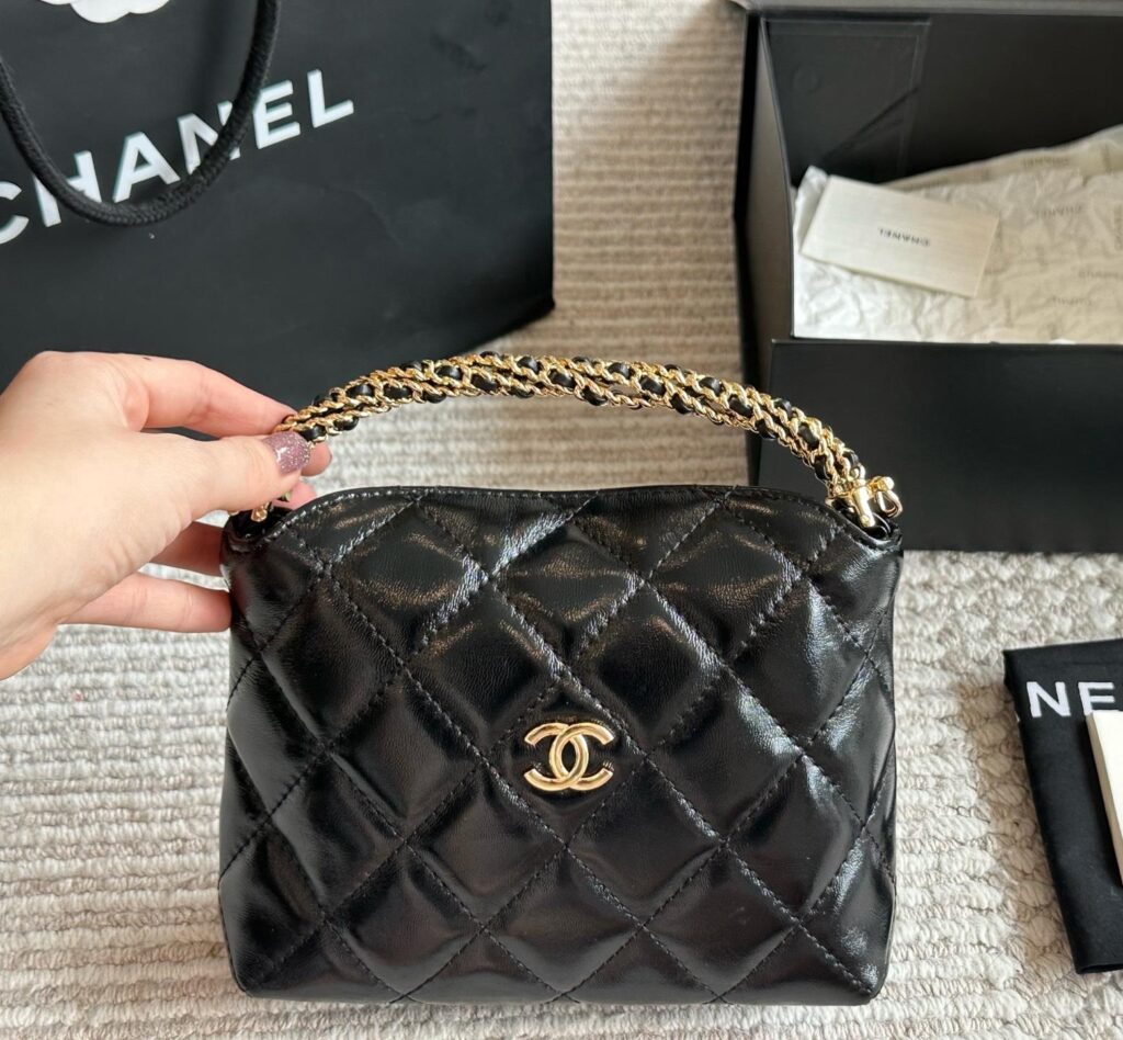 シャネル「Chanel」24b スモールスクエアバッグ