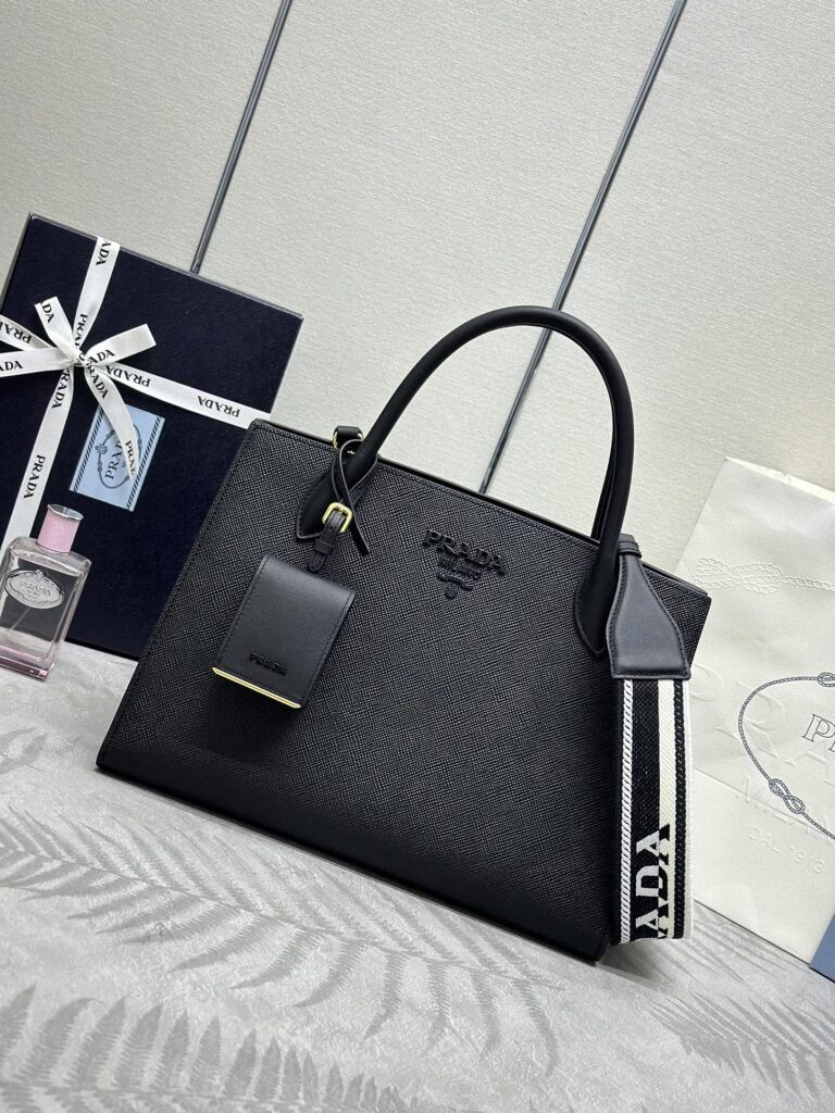 プラダ「Prada」アップグレード ラージトートバッグ(テキスタイルストラップ)