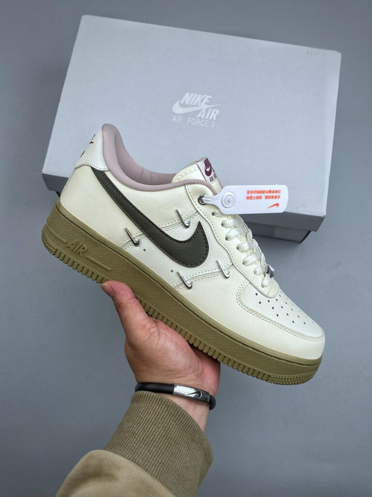 ナイキ エア フォース 1 トレンドスニーカー「Nike Air Force 1」