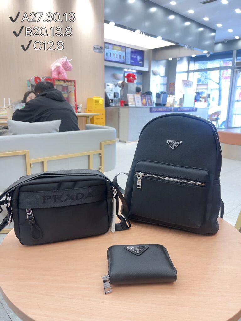 【プラダ 3 点セット】バックパック + ショルダー + 財布がこの価格！コスパ爆発！